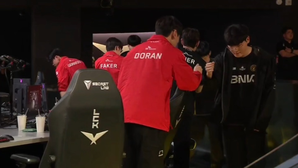 九游体育官网-Faker连续十五场比赛得分超过重返赛场，热火不断突破！上演精彩一战