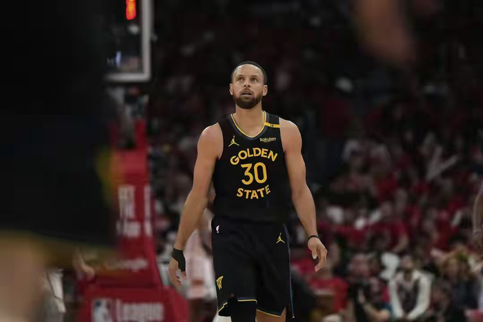 九游体育-关于哈登焦点对战，库里与60激战勇士分钟，重返赛场胜负难料！再创辉煌时刻的信息