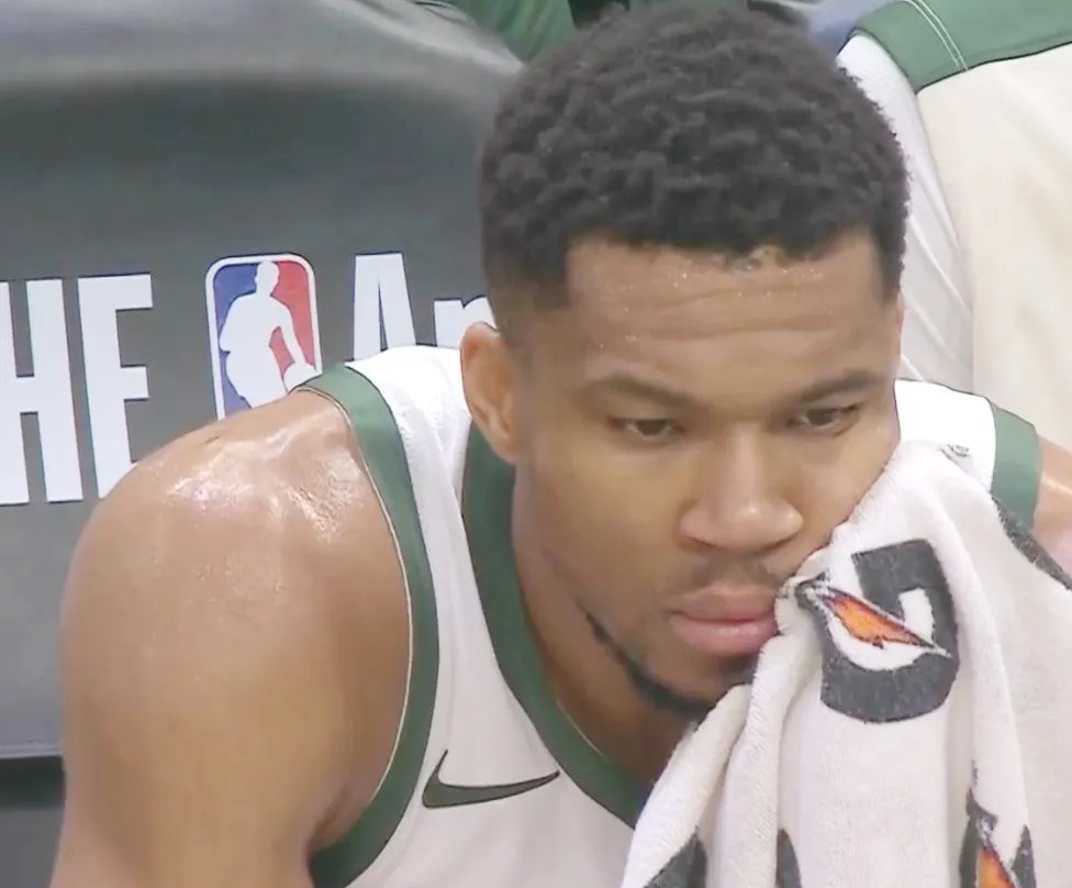 九游体育-梅西进球女球迷掀衣庆祝原视频